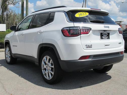 Bright White Clearcoat 2023 Jeep Compass Latitude Lux