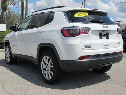 Bright White Clearcoat 2023 Jeep Compass Latitude Lux