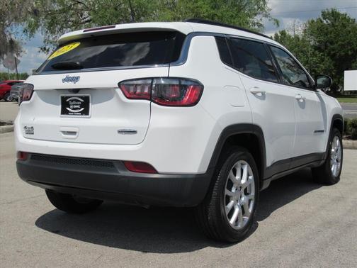 Bright White Clearcoat 2023 Jeep Compass Latitude Lux