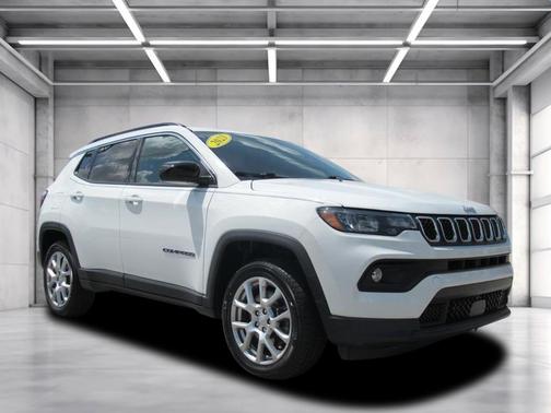 Bright White Clearcoat 2023 Jeep Compass Latitude Lux