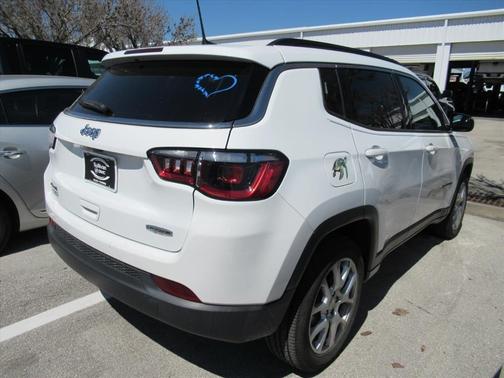 2023 Jeep Compass Latitude Lux