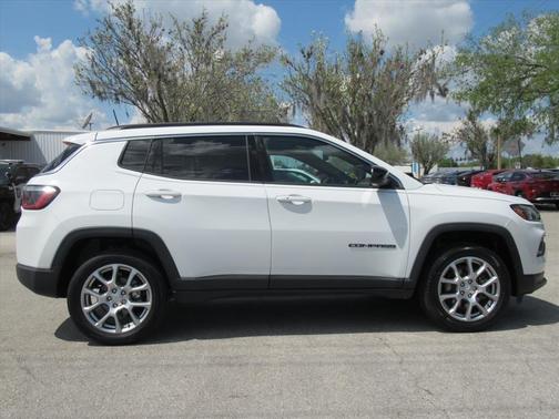 Bright White Clearcoat 2023 Jeep Compass Latitude Lux