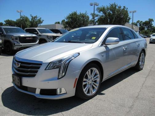 Radiant Silver Metallic 2018 Cadillac XTS Luxury