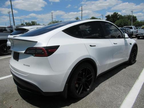 White 2022 Tesla Model Y Performance