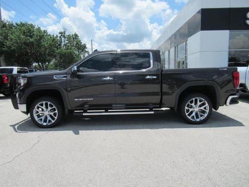 Brownstone Metallic 2021 GMC Sierra 1500 SLT