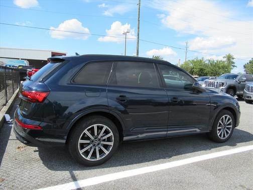 2023 Audi Q7 45 Premium Plus