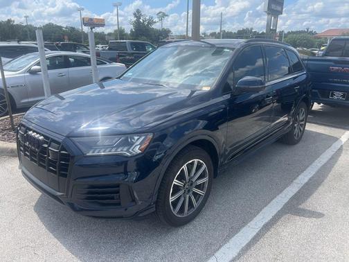 2023 Audi Q7 45 Premium Plus