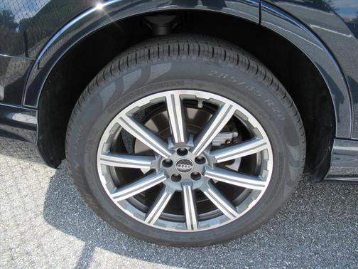 2023 Audi Q7 45 Premium Plus
