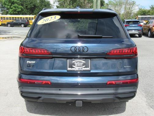 2023 Audi Q7 45 Premium Plus