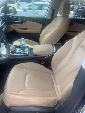 2023 Audi Q7 45 Premium Plus
