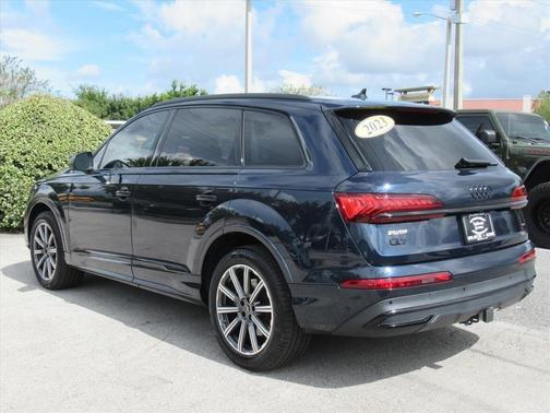 2023 Audi Q7 45 Premium Plus