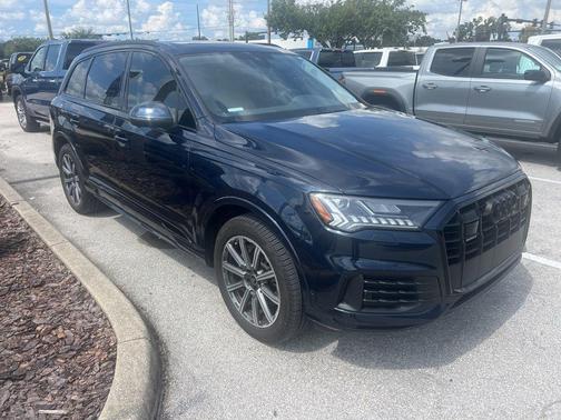 2023 Audi Q7 45 Premium Plus