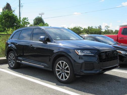 2023 Audi Q7 45 Premium Plus