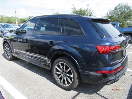 2023 Audi Q7 45 Premium Plus