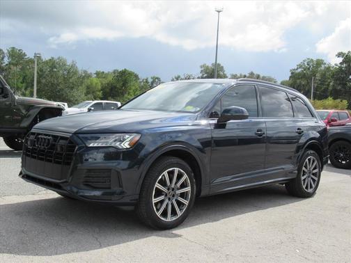 2023 Audi Q7 45 Premium Plus