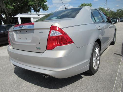 Gold 2010 Ford Fusion SEL