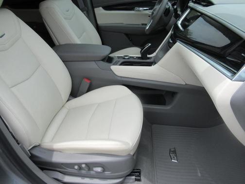2025 Cadillac XT6 Premium Luxury FWD