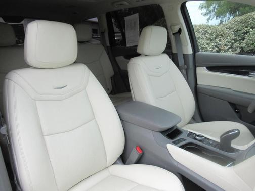 2025 Cadillac XT6 Premium Luxury FWD
