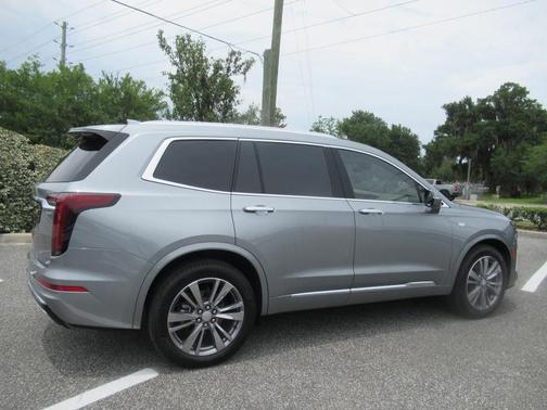 2025 Cadillac XT6 Premium Luxury FWD