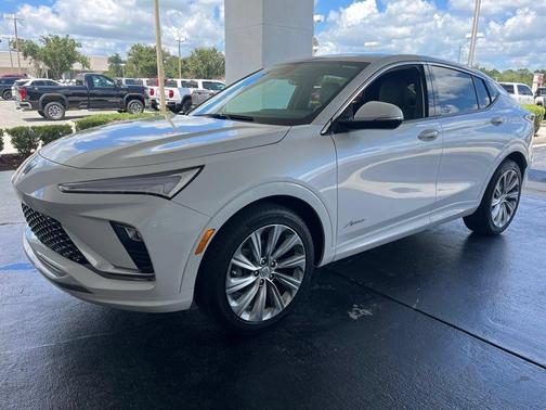 White Frost Tri-Coat 2024 Buick Envista Avenir