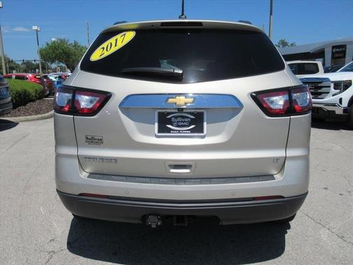 Champagne Silver 2017 Chevrolet Traverse 2LT