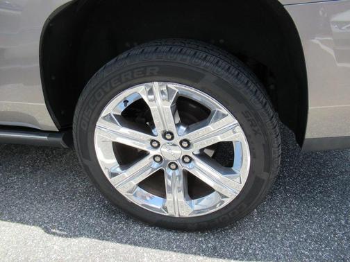 Pepperdust Metallic 2019 GMC Yukon Denali