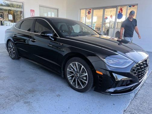 Phantom Black 2022 Hyundai SONATA Limited