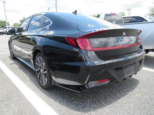 Phantom Black 2022 Hyundai SONATA Limited