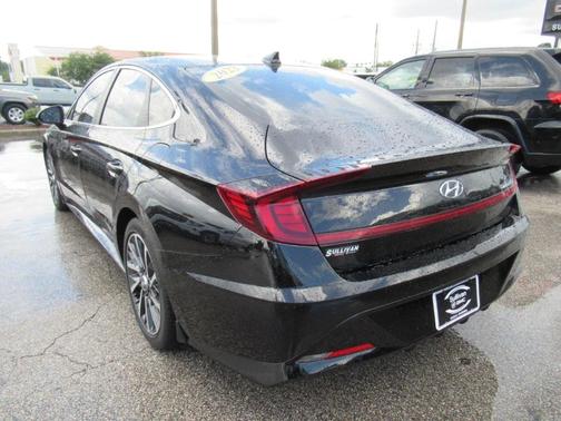 Phantom Black 2022 Hyundai SONATA Limited