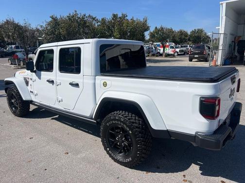 2024 Jeep Gladiator Jeep Beach