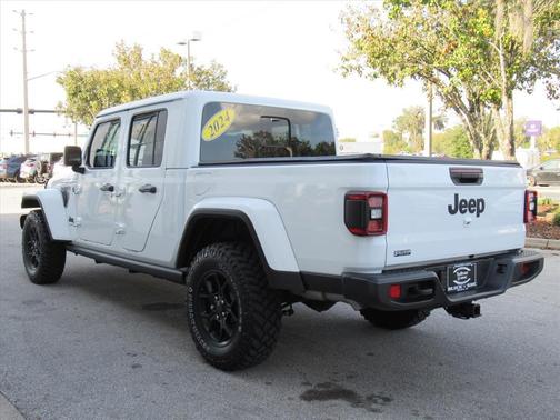 2024 Jeep Gladiator Jeep Beach