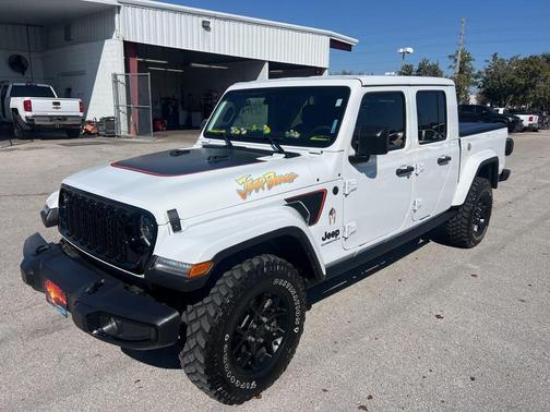 2024 Jeep Gladiator Jeep Beach