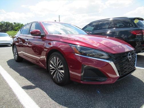 Scarlet Ember 2024 Nissan Altima 2.5 SV