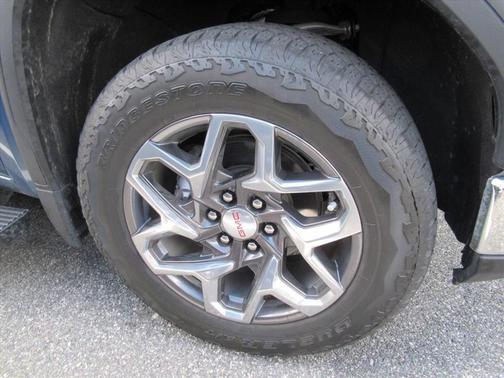 Metallic 2024 GMC Sierra 1500 SLT