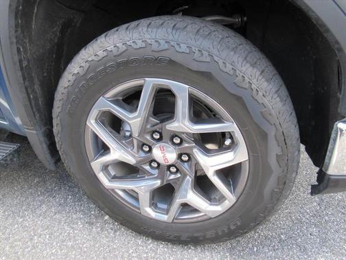 Metallic 2024 GMC Sierra 1500 SLT