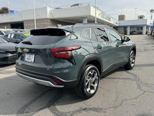 2025 Chevrolet Trax LT