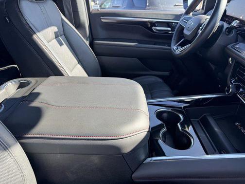 2025 Chevrolet Suburban RST