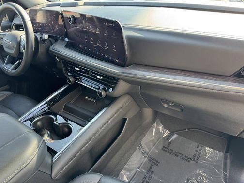 2025 Chevrolet Suburban 4WD Z71