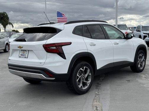 2025 Chevrolet Trax LT