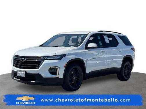 Iridescent Pearl Tricoat 2023 Chevrolet Traverse LT Cloth