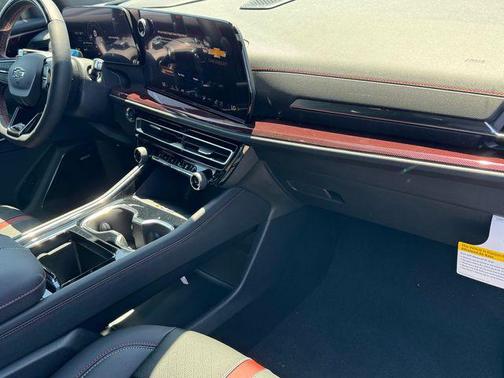 Mosaic Black Metallic 2026 Chevrolet Traverse RS