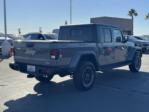 2022 Jeep Gladiator Overland