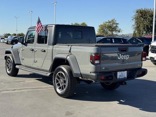 2022 Jeep Gladiator Overland