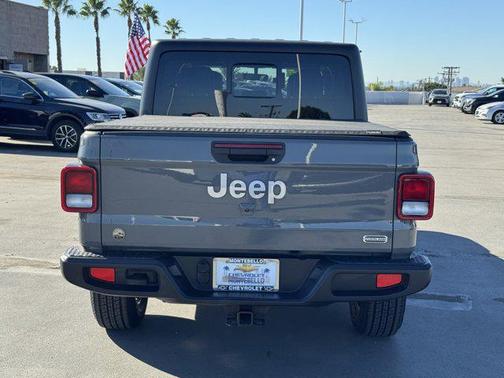 2022 Jeep Gladiator Overland