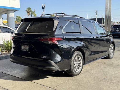 2022 Toyota Sienna XLE 8 Passenger