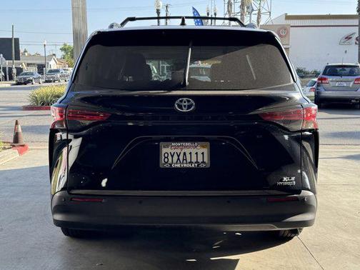 2022 Toyota Sienna XLE 8 Passenger