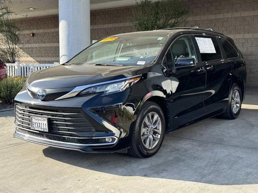 2022 Toyota Sienna XLE 8 Passenger