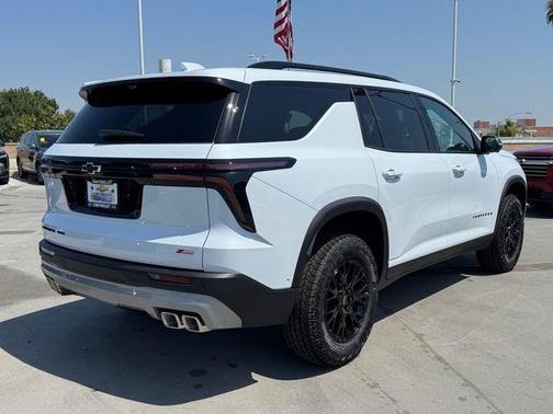Polar White Tricoat 2026 Chevrolet Traverse AWD Z71