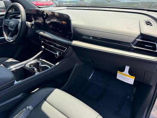 Sterling Gray Metallic 2026 Chevrolet Traverse LT