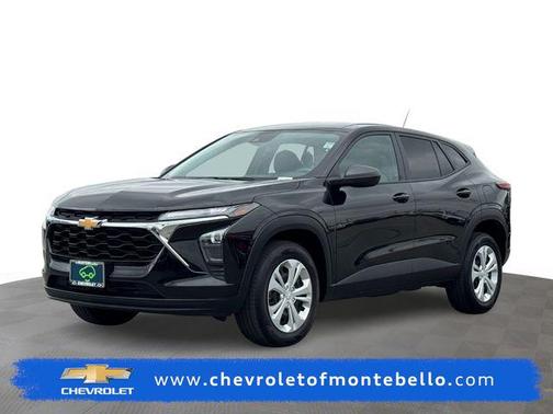Mosaic Black Metallic 2025 Chevrolet Trax LS